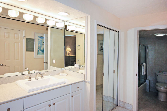 Enjoy Gulf Views From this Sanibel Island Condo